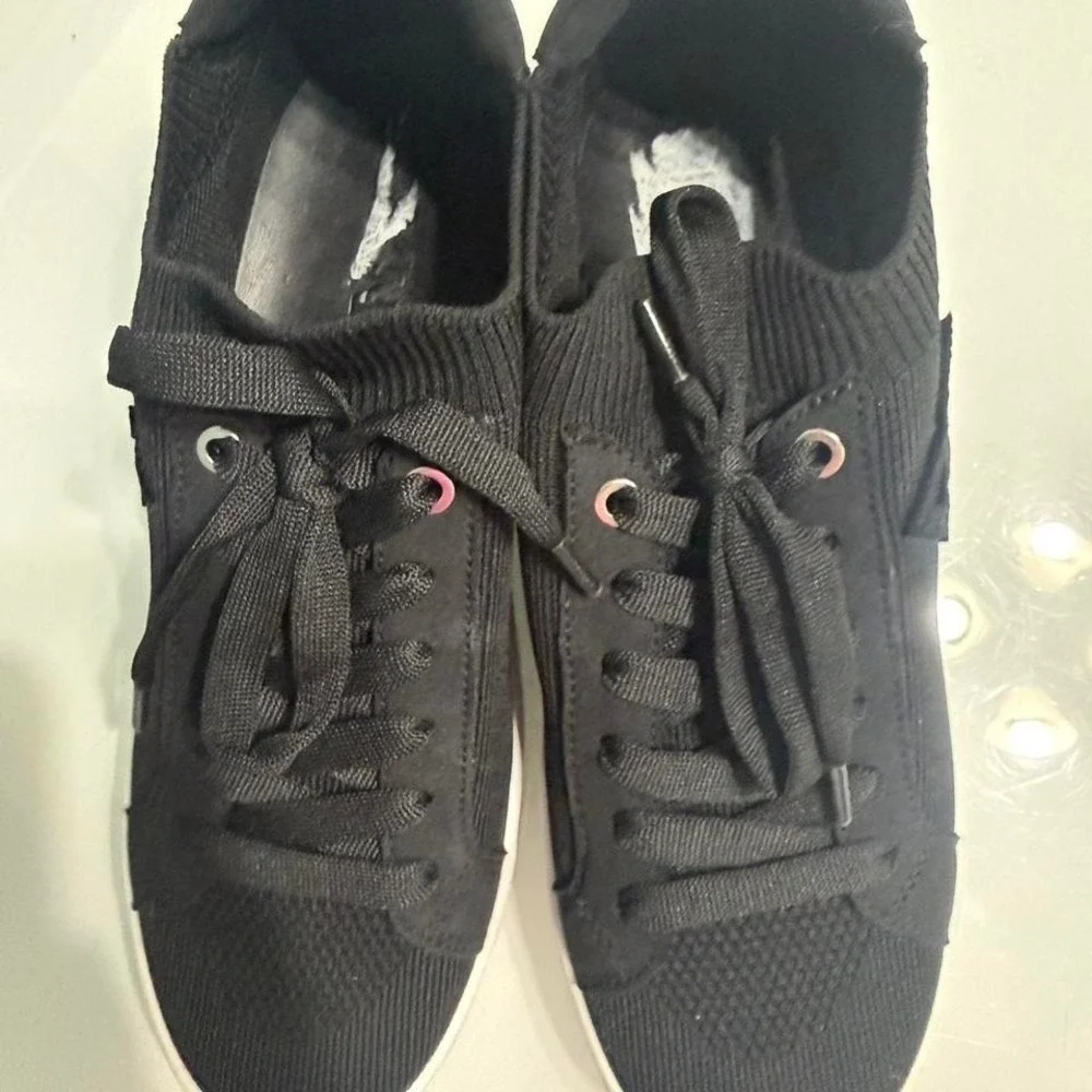 DKNY Mallory Black Knit Sneakers Size 8.5